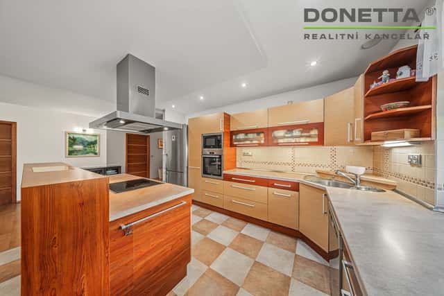 Rodinný dům 5+kk, vyjímečný, pozemek 1194 m2, Mokrovousy, Mokrovousy, okres Hradec Králové