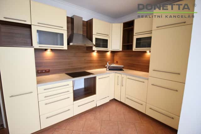 Pronájem bytu 2+kk se dvěma balkóny, celkem 51 m2, cihlový dům v klidné lokalitě, Holice, Na Mušce, Holice, okres Pardubice
