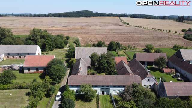 Rozsáhlá zemědělská usedlost s 13 ha orné půdy a 1,5 ha lesa ideální pro hospodaření či investici, Lesná, okres Tachov