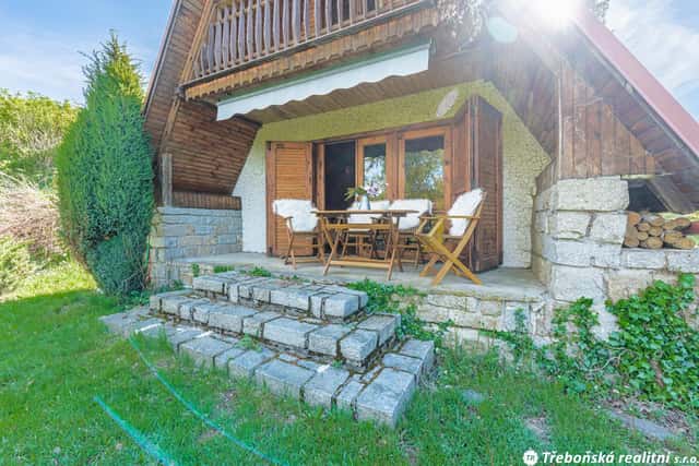 Prodej chaty u rybníka Komorník, Kunžak, okres Jindřichův Hradec