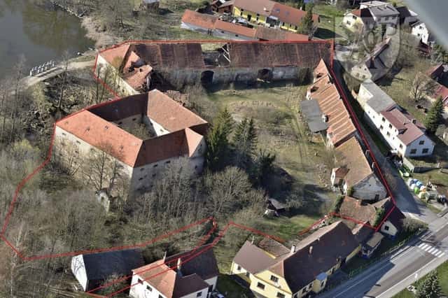 TCHOŘOVICE - středověká tvrz, Tchořovice, okres Strakonice