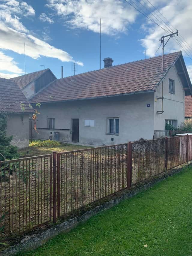Prodám rodinný dům se zahradou a garáží, Hrochův Týnec, okres Chrudim