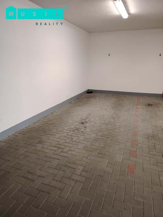 Prodej vnitřního garážového stání v Olomouci na ul. Jarmily Glazarové, Jarmily Glazarové, Olomouc – Hejčín