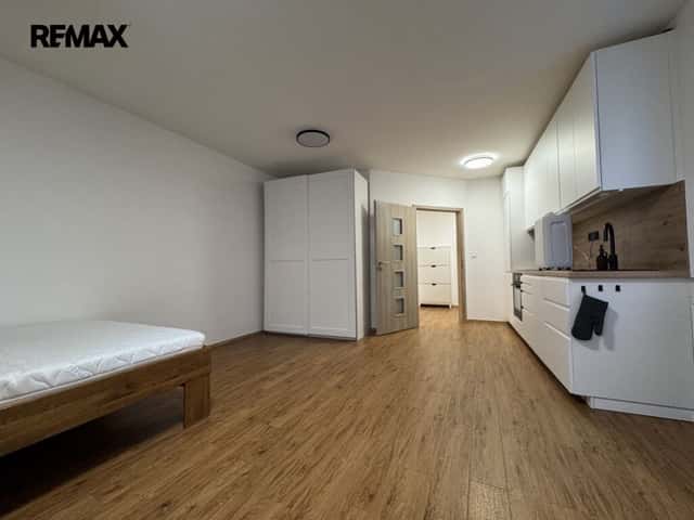 Světlý a moderní byt 1+kk po kompletní rekonstrukci | Praha 22 Uhříněves, Salačova, Praha 10 – Uhříněves