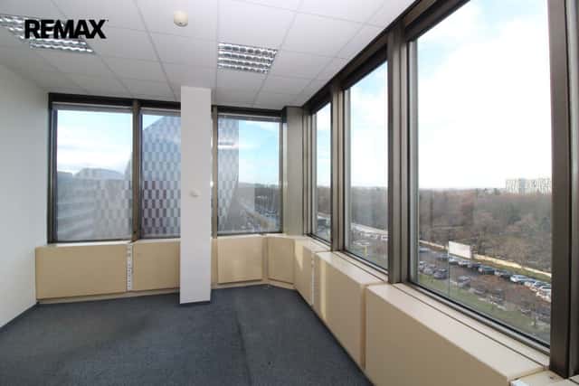 Pronájem kanceláře 42 m2, na metru trasy A (Želivského), Vinohradská, Praha 3 – Vinohrady
