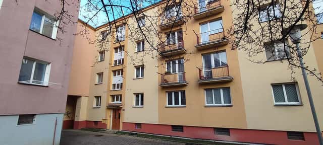 Pronájem pěkného bytu 2+1 s balkonem v centru Chebu, Kasární náměstí, Kasární náměstí, Cheb