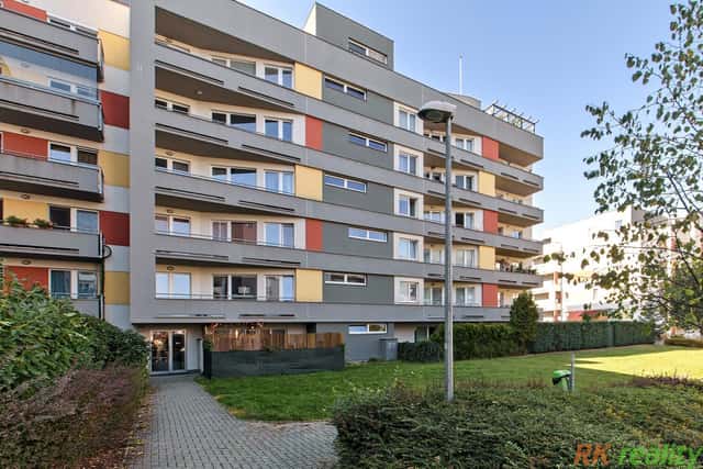 Pha 5 Zličín ul. Sazovická 1kk/s terasou předzahrádkou, garážovým stáním a sklepem, Sazovická, Praha 5 – Zličín