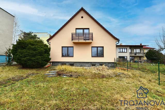 Rodinný dům 190 m2 po rekonstrukci, 2x stavební pozemek, dvougeneračního bydlení. Benešov, Nezvalova, Benešov