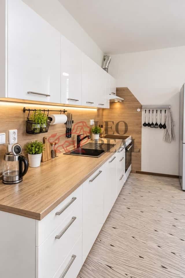 Cihlový byt 2+kk v Oslavanech 63 m, prostorný balkon, náměstí 13. prosince, Oslavany, okres Brno-venkov