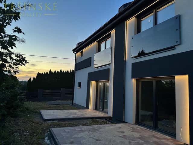 Exkluzivní novostavba poloviny dvojdomu 4+kk se zahradou a 2 parkovacími místy., Český Těšín, okres Karviná