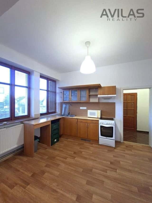 Pronájem bytu 2+kk 40 m2 v Benešově, Zapova, Benešov