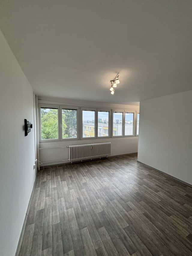 Pronájem bytu 1+kk, Severní, Slezské Předměstí, 13800 Kč/měs, 28 m2, Severní, Hradec Králové – Slezské Předměstí