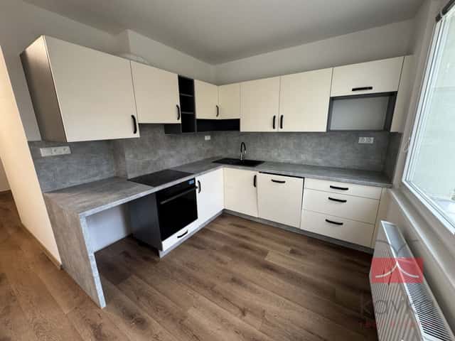 Pronájem nově zrekonstruovaného bytu 4+1 s balkonem, 87 m, Smetanovo náměstí, Havlíčkův Brod, Smetanovo náměstí, Havlíčkův Brod