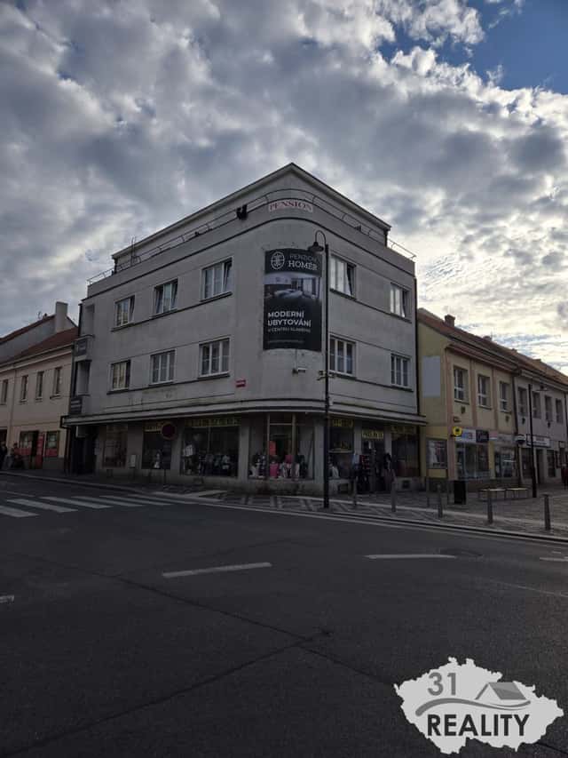 Pronájem obchodních prostor 160 m + sklad 80 m atraktivní poloha v centru Slaného, Palackého, Slaný, okres Kladno