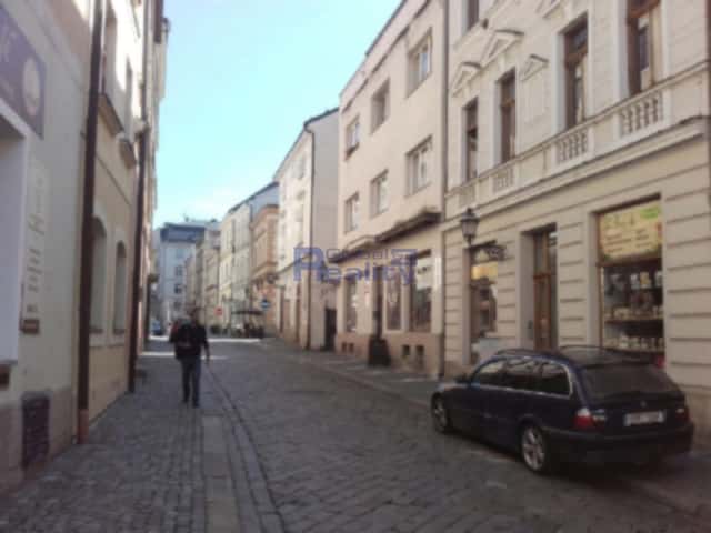 Pronájem zrekonstruovaného bytu 2+kk v historickém centru HK, Tomkova, Hradec Králové