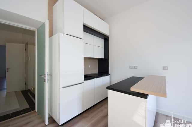Světlý byt 2+kk, 54 m po rekonstrukci, výtah, skvělá lokalita Vinohrady/Jiřího z Poděbrad/Flora, Bořivojova, Praha 3 – Žižkov