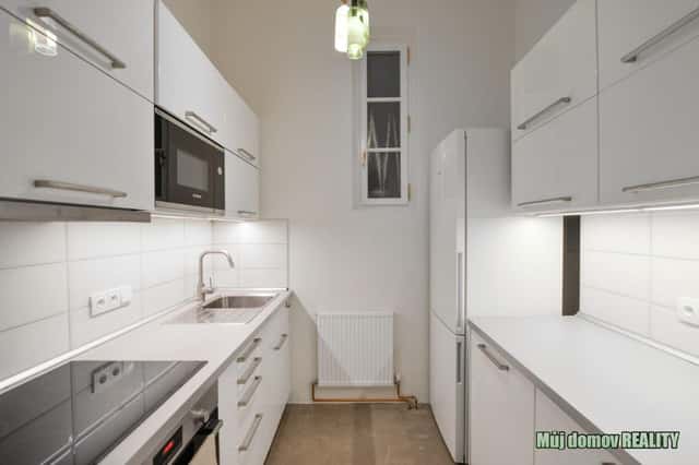 Pronájem plně zařízeného bytu 1+1, 33 m² Praha 2, Nové Město, ul. Hálkova., Hálkova, Praha 2 – Nové Město