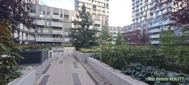 Pronájem kompletně zařízeného bytu 2+1, 79 m² Garden Towers, Praha 3 Žižkov., Olšanská, Praha 3 – Žižkov