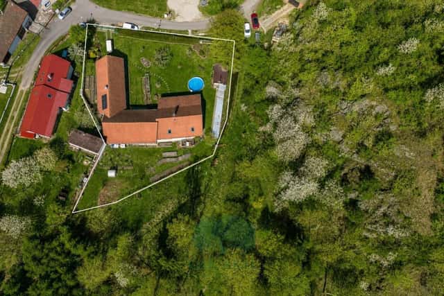 Usedlost pro bydlení a podnikání provozovna, dílna a sklady, 11 minut od D5, Skomelno, okres Rokycany