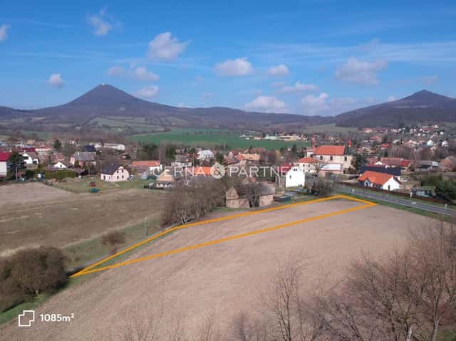 Prodej stavebního pozemku 1 085 m Velemín, Výhled na Milešovku, Klid přírody s dostupností měst, Velemín, okres Litoměřice