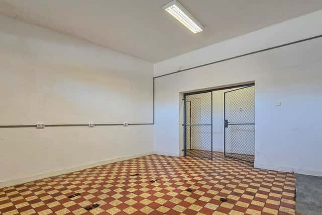 Víceúčelová budova 344 m2 s možností venkovního skladování nebo dostavby skladovací haly v Karviné, Lešetínská, Karviná – Staré Město