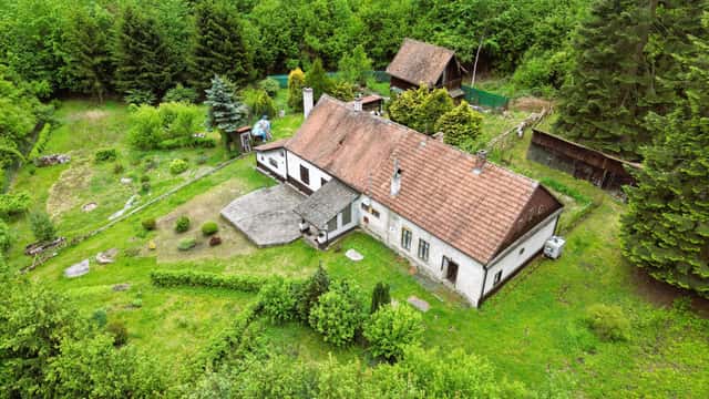 Atypický dům s velkým pozemkem a investičním potenciálem Zastávka u Brna, Plantáže, Plantáže, Zastávka, okres Brno-venkov