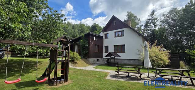 Krásně zrekonstruovaný rodinný dům s pohádkovou zahradou ( 1160 m2) v Horní Lipové, Lipová-lázně – Horní Lipová, okres Jeseník