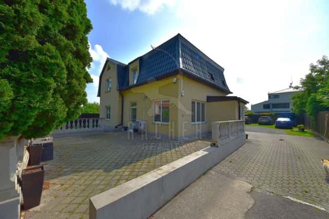 Prodej dvou RD 5+1 a 3+kk/T/G, 504 m2, pozemek 1230 m2, Praha 9 - Koloděje, ul. V lipách, V lipách, Praha 9 – Koloděje