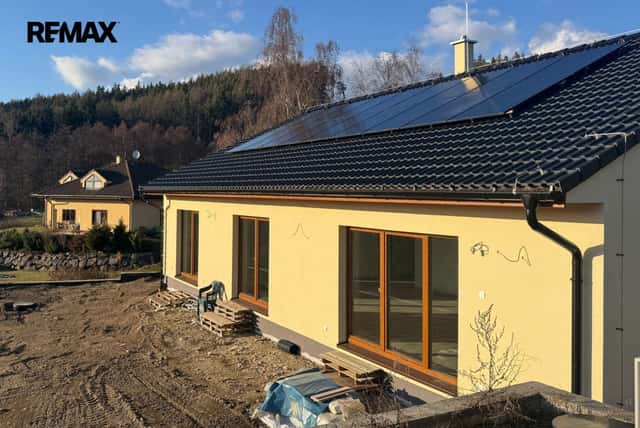 Moderní novostavba ,nízkoenergetický dům 160 m s chytrými technologiemi a solární elektrárnou, Sadov – Lesov, okres Karlovy Vary