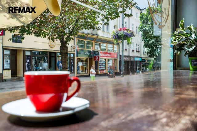 Kavárna v pěší zóně Karlových Varů převod fungujícího podniku, T. G. Masaryka, Karlovy Vary