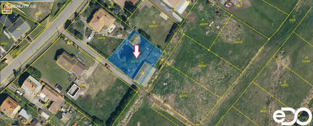 Stavební pozemek 921 m v klidné části obce Strašov, Strašov, okres Pardubice