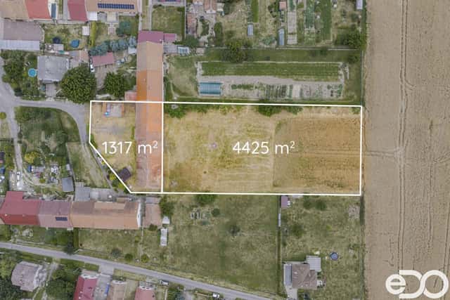 Prodej usedlosti s pozemkem pro rezidenční výstavbu, Mokrovousy, okres Hradec Králové