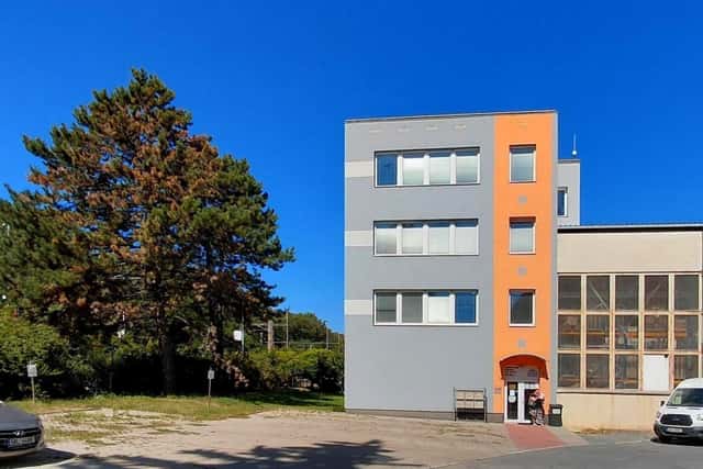 Pronájem dvou kanceláří s příslušenstvím v Radotíně, Praha 5, Vrážská, Praha 5 – Radotín