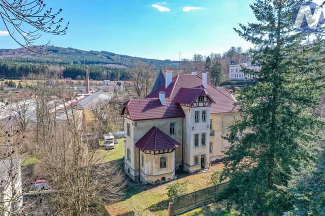 Bartošova vila noblesní sídlo s rozmanitým potenciálem využití v Holoubkově u D5, Holoubkov, okres Rokycany