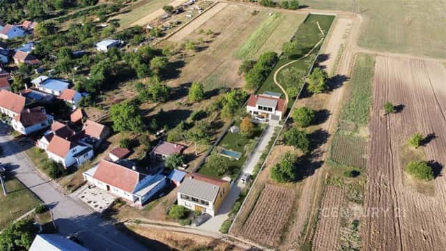 Unikátní stavební pozemek v Nikolčicích 3981 m, Nikolčice, okres Břeclav