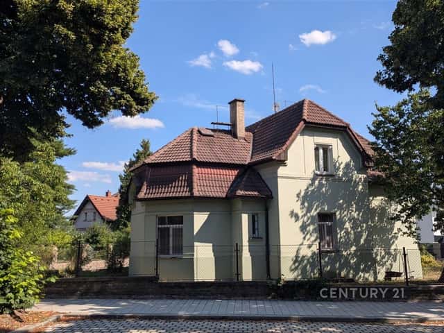 Prvorepubliková vila na pozemku 723 m2 ve Vysočanech, Letňanská, Praha 9 – Prosek