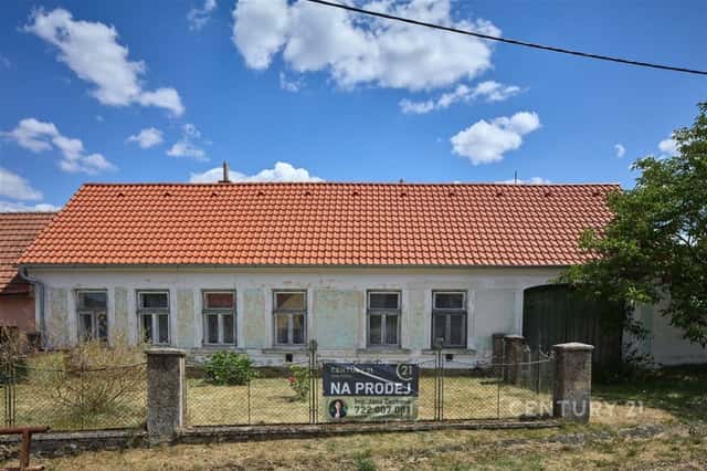 Rodinný dům s hospodářským prostorem a pozemkem 2 336 m v Rozkoši u Jevišovic, Rozkoš, okres Znojmo
