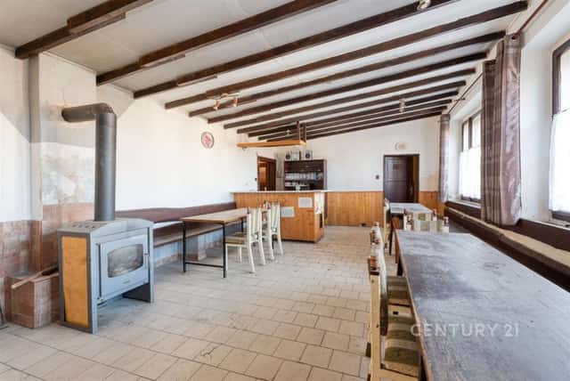 Bývalý hostinec s velkým pozemkem Horní Kruty, Horní Kruty, okres Kolín