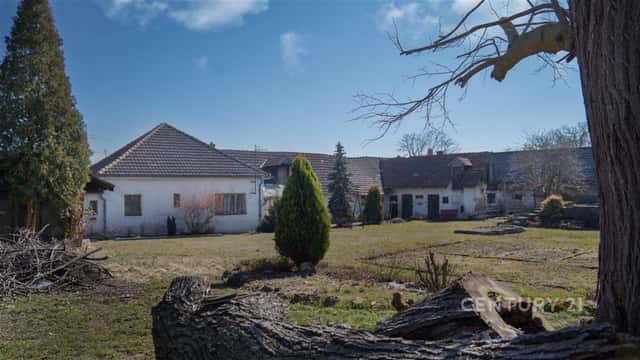 Prodej rodinného domu před celkovou rekonstrukcí s velkou zahradou v obci Skorkov, Středočeský kraj, Skorkov, okres Mladá Boleslav
