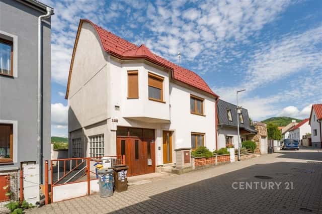 Prodej rodinného domu o dispozici 5+1, pozemek 476 m2, Velké Žernoseky, Velké Žernoseky, okres Litoměřice