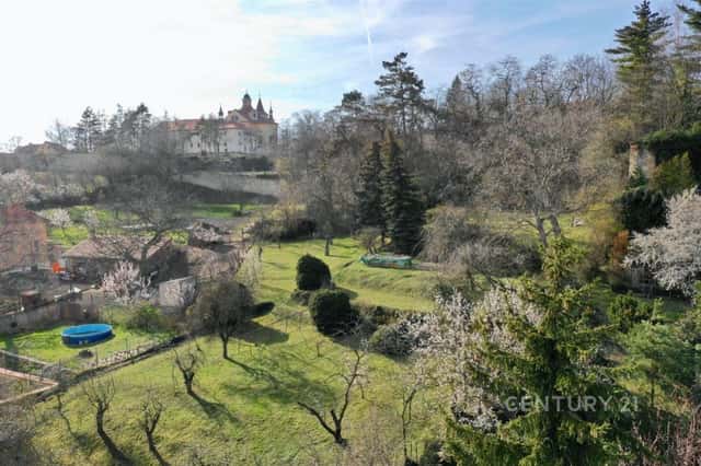 Prodej pozemku o výměře 2.725m2 s výhledem na Slánskou horu., Slaný, okres Kladno