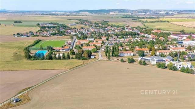 Prodej pozemků v Luštěnicích, 7 245 m, z toho 3 650 m k zastavění, Luštěnice, okres Mladá Boleslav