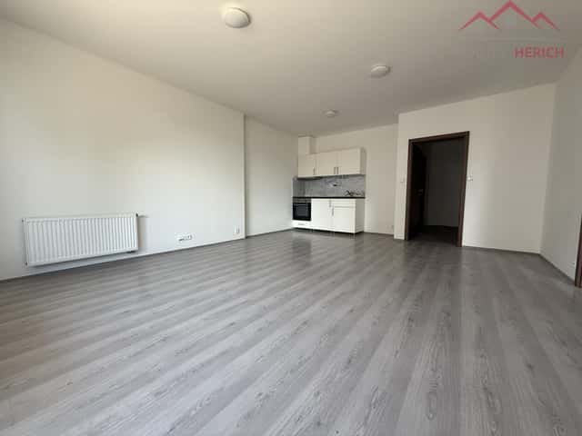Pronájem bytu 2+kk (50 m2) Žižkovo náměstí, Chomutov, Žižkovo náměstí, Chomutov