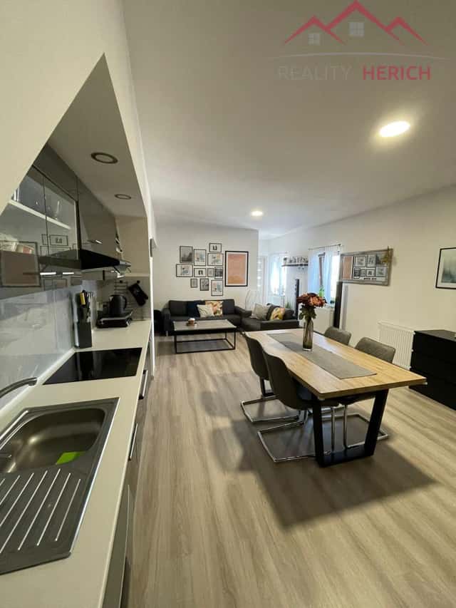 Exkluzivní nabídka podkrovního bytu 3+kk (72 m2) Ruská, Chomutov, Ruská, Chomutov