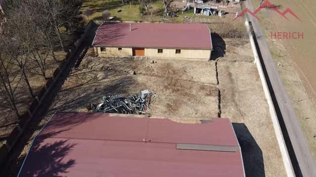 Exkluzivní prodej areálu + dva objekty k bydlení (2935 m2) Lubenec, Lubenec, okres Louny