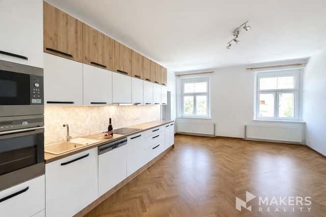 Pronájem bytu 2+kk po rekonstrukci, 80 m, U kněžské louky, Praha 3 - Žižkov, U kněžské louky, Praha 3 – Žižkov