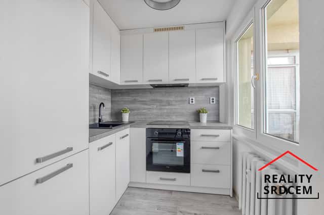 Pronájem bytu v os. vlast. o velikosti 1+1+lodžie/34 m2 na ul. Bratr. Veverkových, Karviná - Hranice, Bratr. Veverkových, Karviná – Hranice