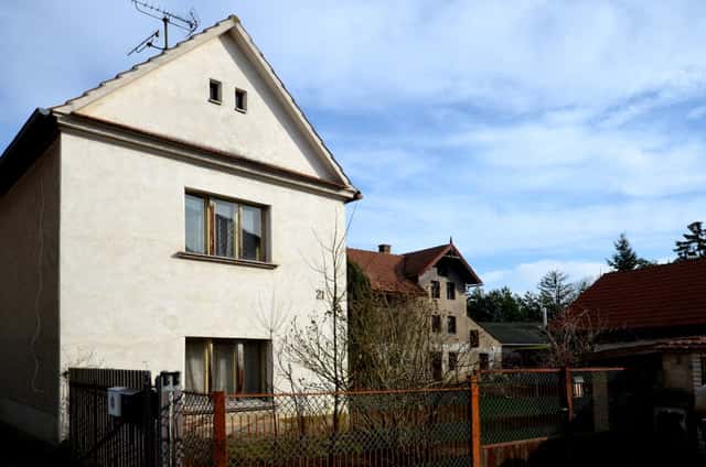 Prodej venkovské usedlosti v Předoníně s dvěmi stodolami na pozemku a další vedlejší stavbou, Bechlín – Předonín, okres Litoměřice
