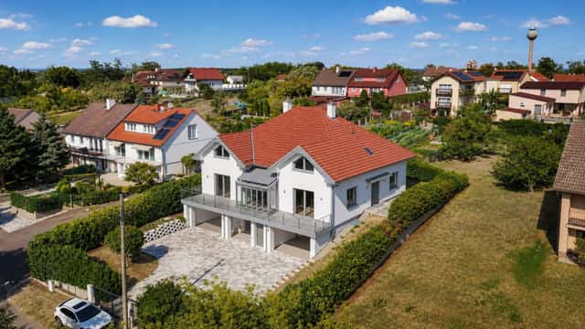 Luxusní RD 5+kk, garáž pro 6 aut, výhled na rybník, Nová Ves u Pohořelic, Pohořelice – Nová Ves, okres Brno-venkov