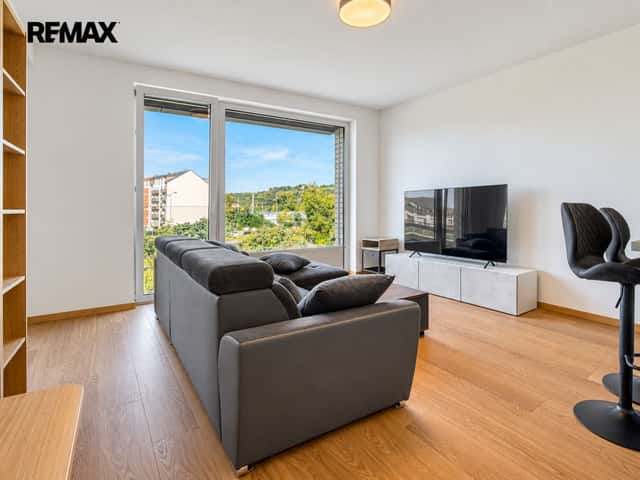Pronájem kompletně vybaveného bytu 2+kk, 52 m + lodžie, garáž, Rezidence Pergamenka Holešovice, Jankovcova, Praha 7 – Holešovice